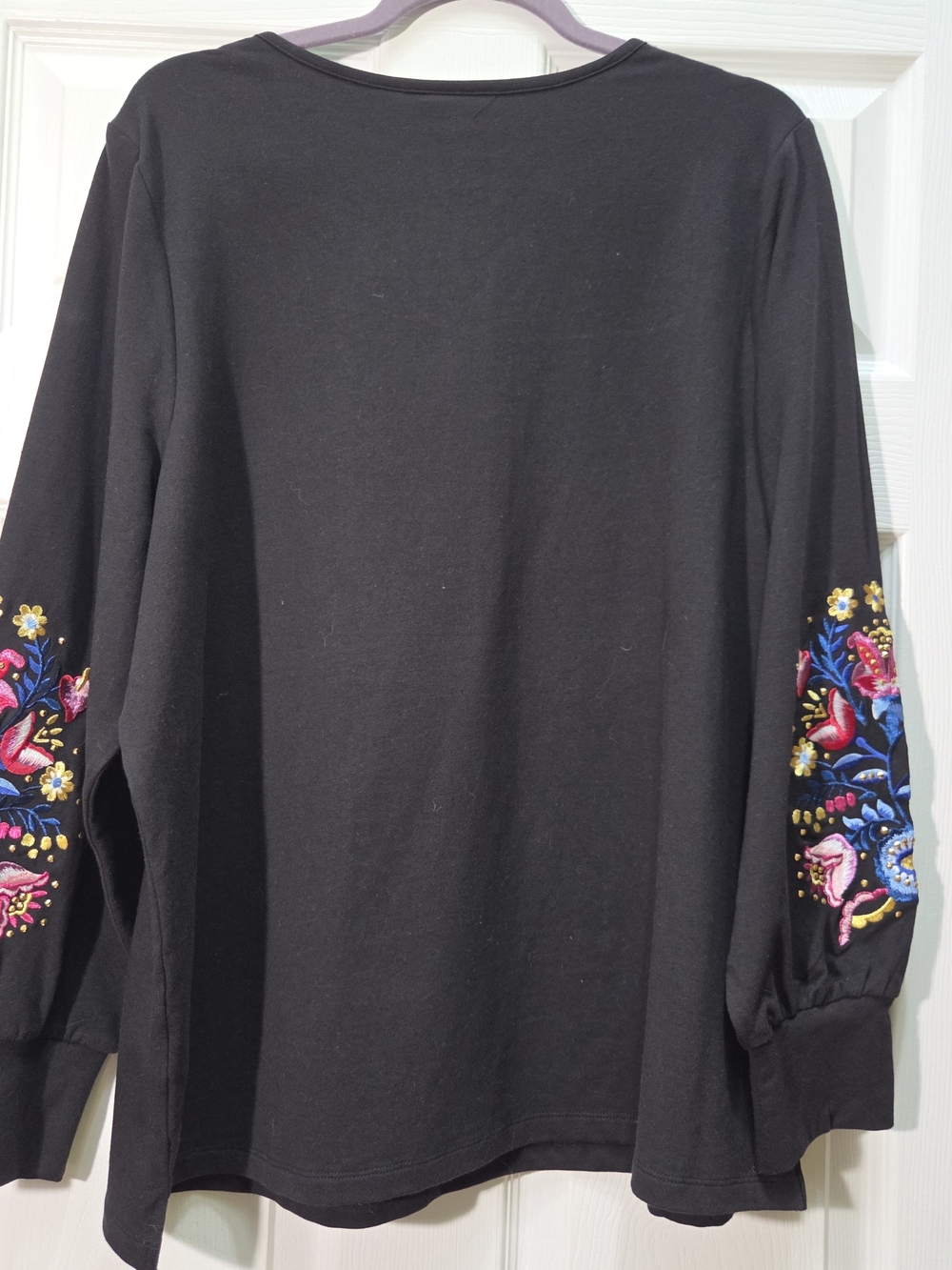 Embroidered Black Floral Sleeves Top Sz XL Split Neck - Picture 9 of 11